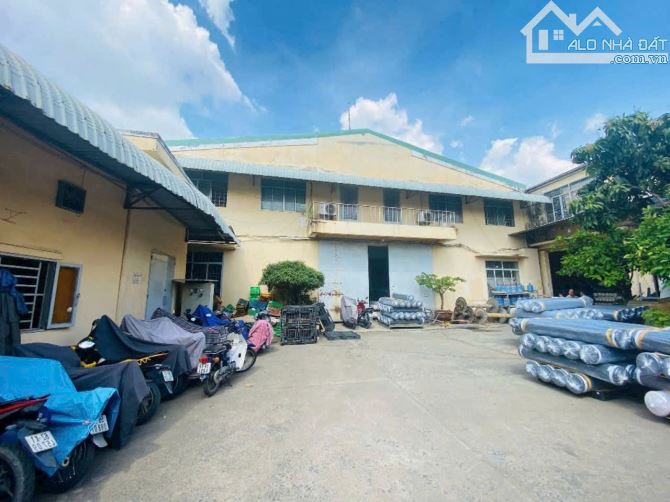 Cho thuê xưởng 2400m2 Nguyễn Văn Quá, Q12