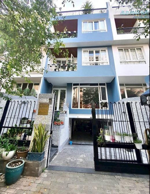 BÁN NHÀ HẦM 1 LỬNG 3 LẦU TRẦN NÃO Q.2 GIÁ 31 TỶ