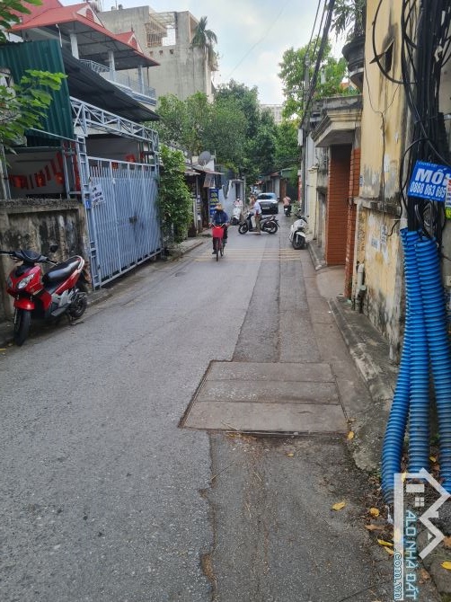 Bán đất Ngọc Thụy,100m giá chưa đến 180tr/m,ô tô đỗ cửa,mặt tiền rộng,phù hợp xây ccmn