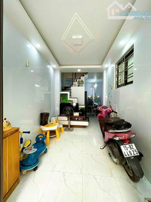 1,98ty Bán  nhà 3 tầng trần nguyên hãn ,lê chân  Giá 1,98 ty  lô góc dân xây độc lập