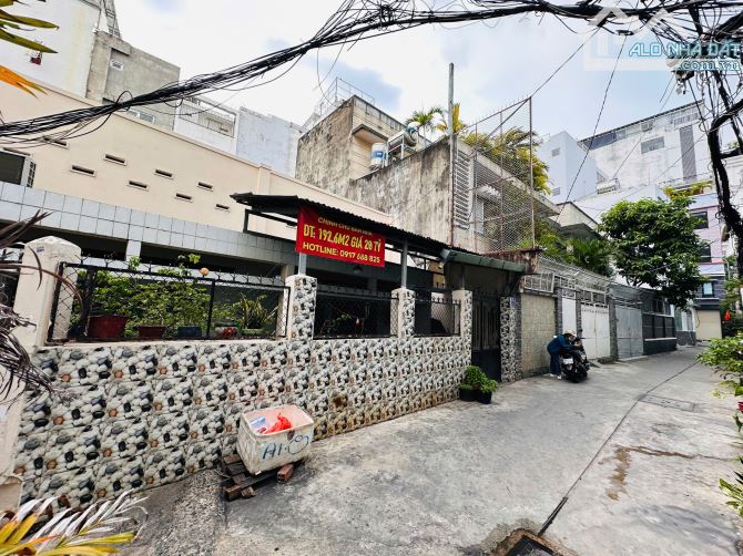 Khuôn đất lớn (200m2) - hiếm - đẹp tại Phùng Văn Cung, Phú Nhuận, giá chỉ 120 triệu/m2.