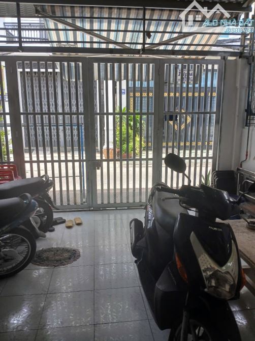 Bán nhà lộ ô tô đường đinh tiên hoàng gần trường đoàn thị điểm
