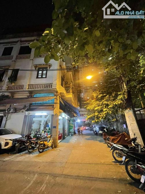 Bán nhà 3 mặt tiền vị trí kinh doanh Nguyễn Văn Lộc, 78m2, 25m mặt tiền, 32.8 tỷ