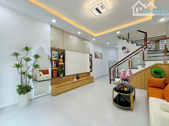 BÁN NHÀ---GIÁ: 4.65 TỶ--- Đ.QUANG TRUNG, P. THÔNG TÂY HỘI