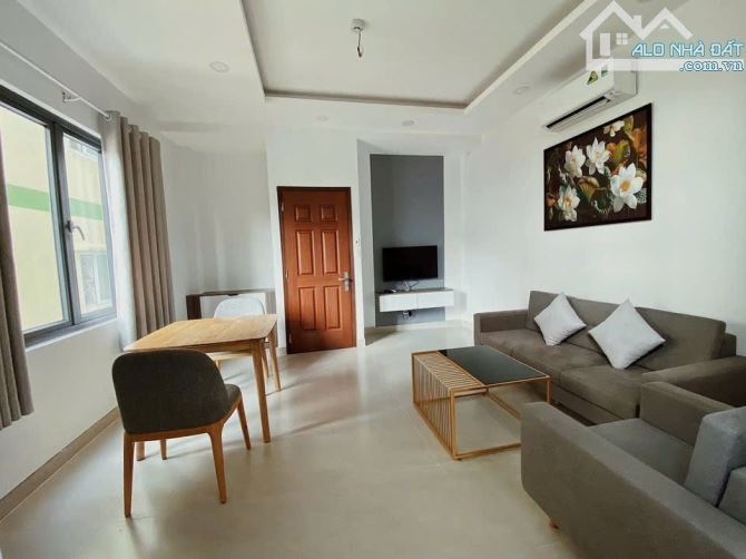 Căn hộ dịch vụ 1PN, ban công lớn nội thất xịn xò quận 1.