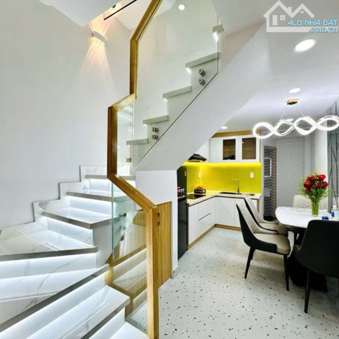 NHÀ ĐẸP 3 TẦNG GẦN SÂN BAY TSN, ĐƯỜNG HOÀNG VĂN THỤ, P.2, TÂN BÌNH, 3,1X9M, GIÁ 5,25 TỶ TL