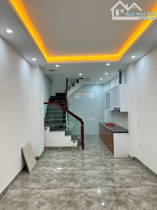 Bán nhà riêng Cầu Giấy đường Hồ Tùng Mậu, nhà xây mới 34m, 5 Tầng, giá chào chỉ nhỉnh 7 tỷ