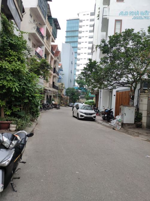 Chính chủ bán mặt phố Hoàng Quốc Việt 7 tầng thang máy 200m chỉ 82 tỷ Cầu Giấy KD bất chấp