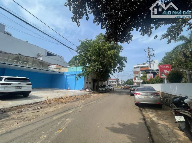 NHÀ CẤP 4 MẶT TIỀN ĐƯỜNG TÔ HIỆU - DT: 5,6x13m ( TT 17m ) - TC: 100% - H: TÂY BẮC - 6,35TỶ