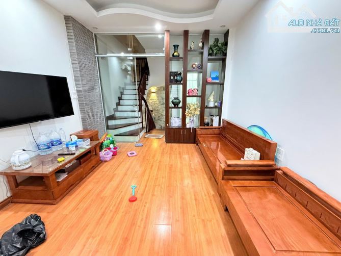 BÁN NHÀ PL HÀM NGHI: 40M2 6T Ô TÔ ĐỖ CỔNG, GẦN PHỐ, DÂN XÂY, TẶNG NT!