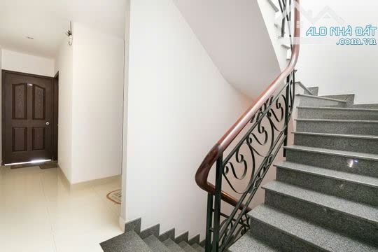 Bán CHDV đường Hoàng Văn Thụ gần Út Tịch, P4, Tân Bình - 5 tầng - có dòng tiền - 15.3 tỷ