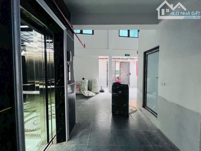 Chủ nhà cần bán gấp tòa nhà Mini Phùng Khoang. Nhận nhà kinh doanh luôn. Sẵn dòng tiền
