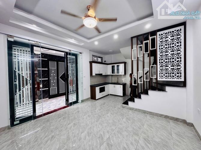 7 TRIỆU 🏡 CHO THUÊ NHÀ NGUYÊN CĂN PHỐ THANH AM – THƯỢNG THANH ✨ Ô TÔ ĐỖ GẦN – 3PN