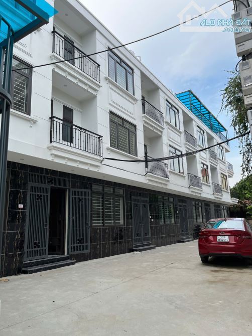 Bán nhà 4 tầng 61m ở Đại Thành- Quốc Oai, ô tô đỗ cửa ngày đêm,ngay sát trục chính liên xã
