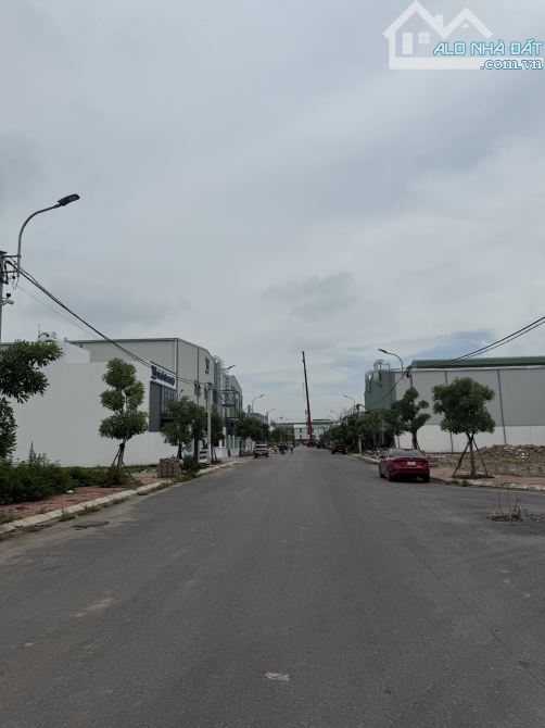 Cho thuê kho xưởng rộng 1000m với khung thép zamil