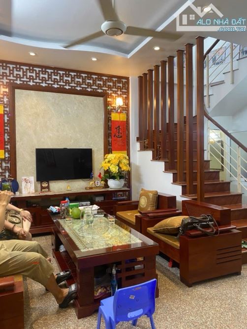 Võ Chí Công, Tây Hồ - Nhỉnh 6 tỷ sở hữu nhà 5 tầng * 40m - Khu vực trung tâm - Gần ô tô