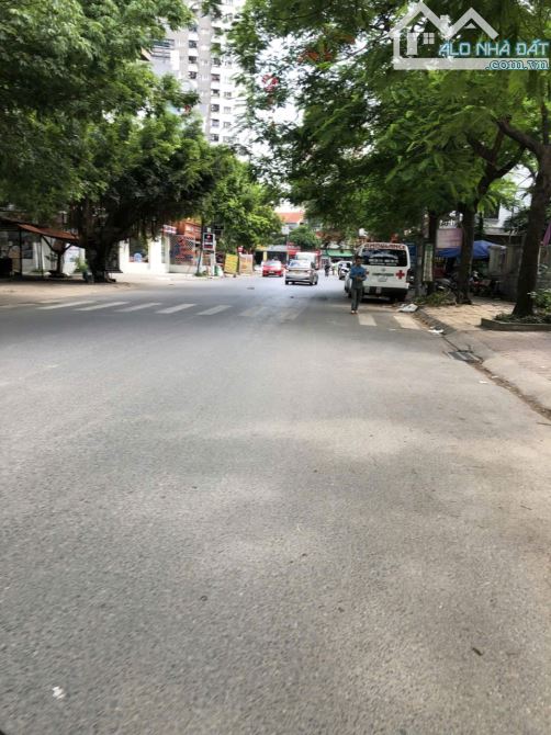 Chuyển công tác bán rẻ ! Phân Lô Đấu Giá Yên Xá  : 120mx4T, MT6m, giá 30.5 tỷ