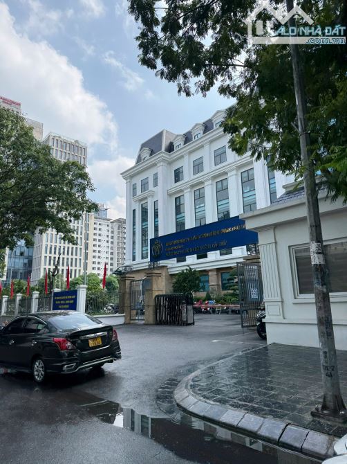 Bán tòa nhà phố Dịch Vọng Hậu, gần Quận Ủy Cầu Giấy DT100m2 6 tầng, có hầm, vỉa hè KD,