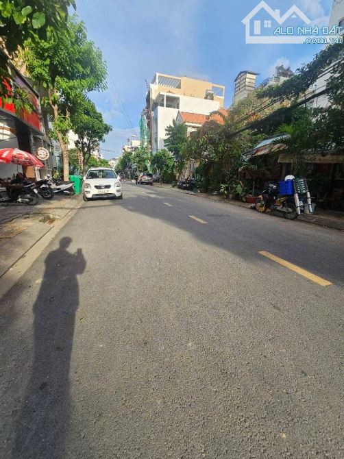 B.á.n nhà HXH 2 tầng ngay trung tâm Quận 7; cạnh Lotte Mart; DTSD 58m2; không quy hoạch