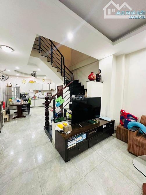 Sau Pearl Plaza xe hơi ngủ nhà! Bán nhà (4x11m) sẵn kết cấu - 4PN5WC. Gía 11tỷ