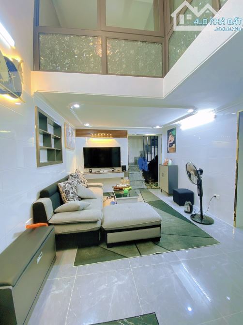 Bán nhà Khâm Thiên, 28mx4 tầng, giá 6.9 tỉ, siêu tiện ích trường chợ, vài bước ra mặt phố