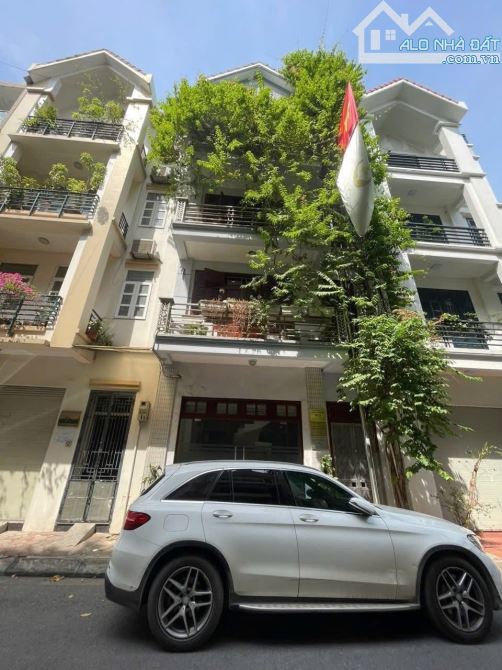 Bán nhà phân lô phố Trần Kim Xuyến - Ô tô tránh - Vỉa hè 75m 5 tầng 36.5 tỷ