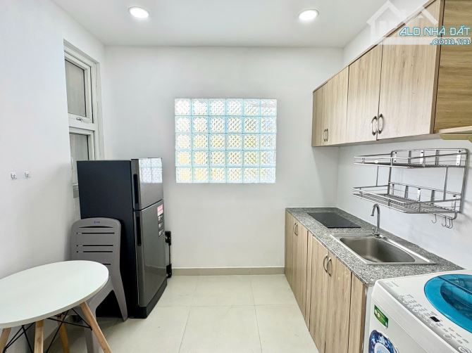 Căn hộ ngay trung tâm quận 1, bancol đón nắng + máy giặt riêng, gần UEH, cầu Bông, quận 3