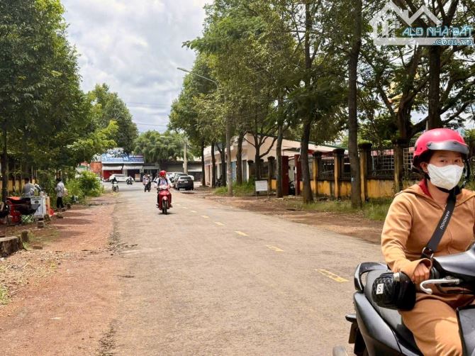 ĐẤT MẶT TIỀN NAY THÔNG , NGAY ĐẠI HỌC TÂY NGUYÊN