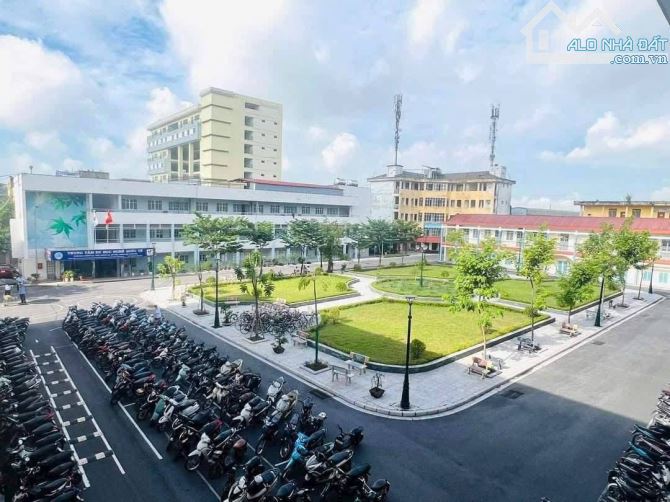 Hiếm! Trung tâm Phú Lương, 5T thang máy , 40M- nhỉnh 9tỷ. Ô tô đỗ cửa
