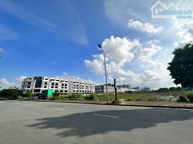 BÁN ĐẤT GIA LÂM – TRÂU QUỲ – VIEW CÔNG VIÊN – ĐƯỜNG XE TẢI TRÁNH, CÓ VỈA HÈ