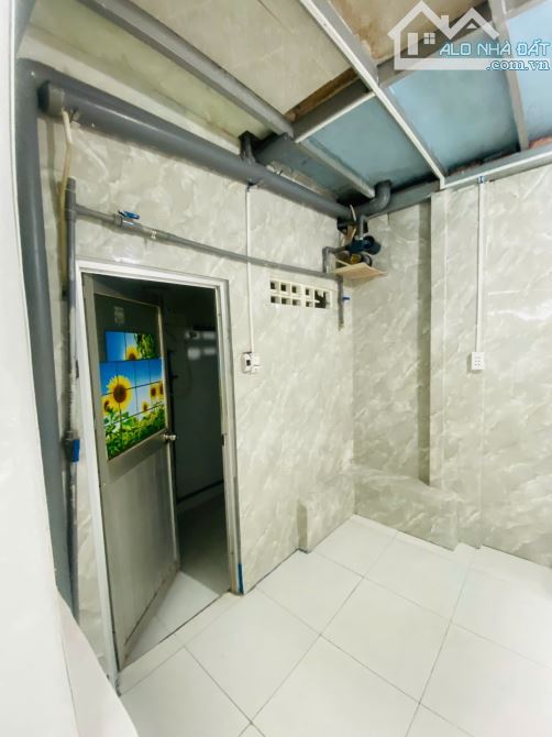 NHÀ CHO THUÊ - HẺM OTO - ĐH SAIGON Q.5 - NGAY NGUYỄN TRÃI