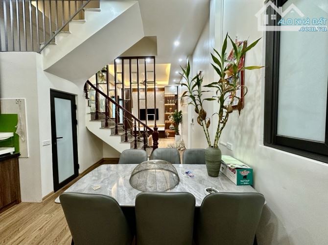 Bán nhà Lĩnh Nam 38×5  tầng cách ô tô tránh 10m chỉ 7,6 tỷ