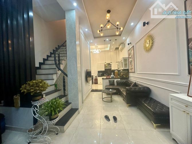 BÁN NHÀ NGÕ HUY VĂN - TT ĐỐNG ĐA - DT LỚN 45/50MT2 - GIÁ CHỈ 12 TỶ