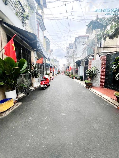 Bán nhà hẻm ô tô 6m, sát MT Thoại Ngọc Hầu, Tân Phú, 3 tầng, giá 9,15 tỷ