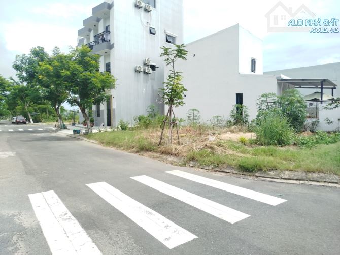 Bán lô đất góc Cao Sơn gần biển Tân Trà, chính chủ