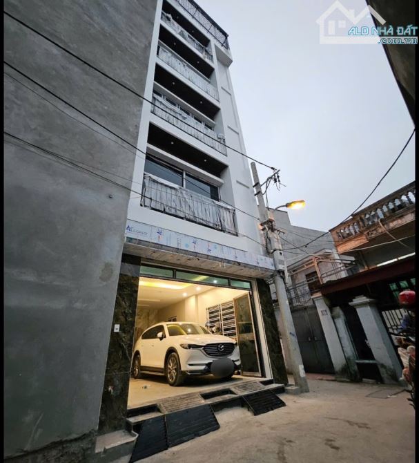 THẠCH BÀN - Cổ Linh - Lô Góc -   6Tầng - Thang Máy - O Tô Vào Nhà -  50 m ra mặt phố -  DT