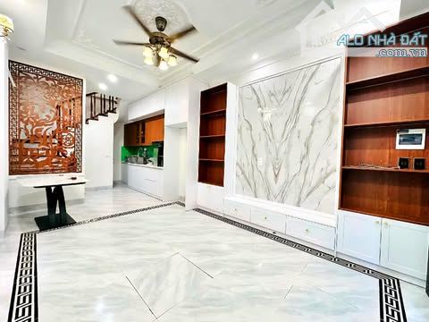 BÁN NHÀ PHỐ TRẠM - LONG BIÊN, 5 TẦNG, Ô TÔ ĐỖ CỔNG, BÃI GỬI XE CẠNH NHÀ