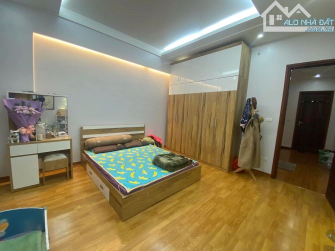 Độc quyền – bán nhà Văn Cao 62m², 5 tầng, ô tô tránh, vỉa hè rộng, giá chuẩn 20,8 tỷ