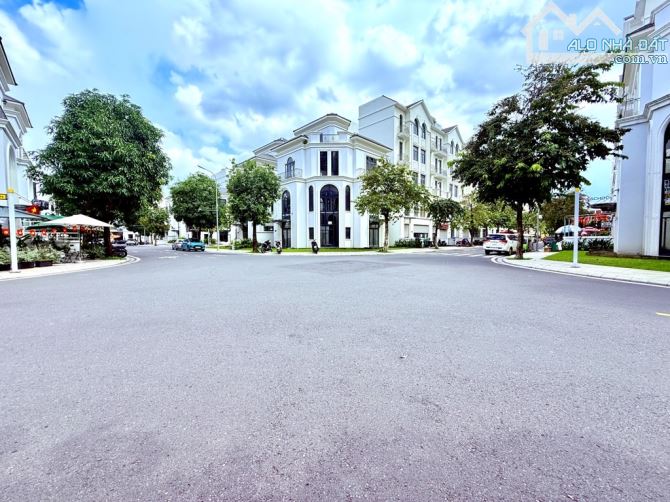 Cần tìm gia chủ cho căn biệt thự lô góc đẳng cấp 240m2 ngay tại Vinhome Grand Park, 55 tỷ