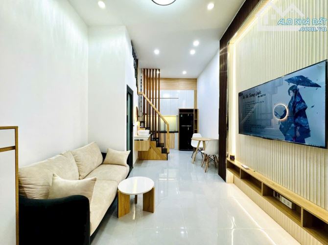 CHỈ 4.65 TỶ CÓ NHÀ TRẦN HƯNG ĐẠO QUẬN 1-CHỈ VÀI BƯỚC TỚI HXT-NHÀ MỚI ĐẸP Ở NGAY