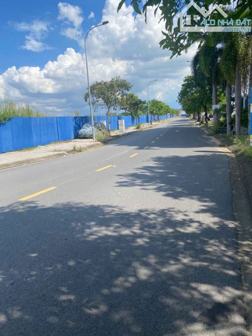 ĐƯỜNG XE TẢI NÉ NHAU_ ĐÀO SƯ TÍCH NHÀ BÈ _99M_NHỈNH 5 TỎI