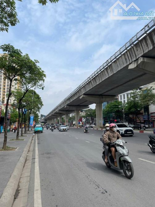 Gia đình bán nhà Trần Bình-Hồ Tùng Mậu, phân lô 3 ôtô tránh, 70m2 MT gần 5m giá 18,5 tỉ
