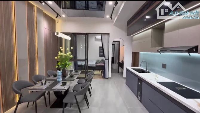 BÁN NHÀ 3 TẦNG 3 MÊ ĐÚC ,MẶT TIỀN HỒ TÙNG MẬU,
