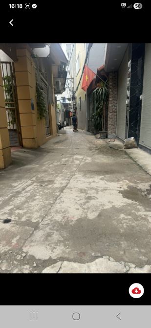 Chủ nhà cần bán căn nhà 30m2  gần chợ bán buôn thôn bắc lãm. Nhà xây 5 tầng mặt tiền 3m