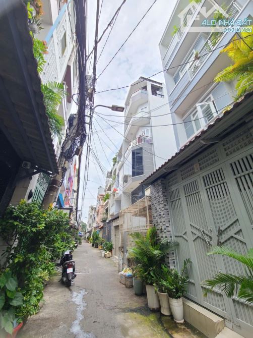 Bán Nhà Phường 6 Quận 8, DT: 7*9 Nở Hậu nhẹ, 2 Lầu, SHR, Ko Quy Hoạch, Giá Chỉ 4,x Tỷ.