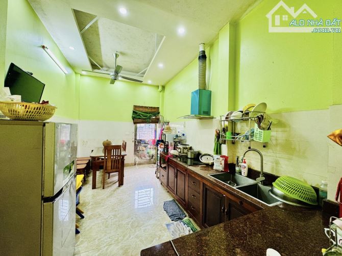 Bán nhà 4 tầng TT 810, Vĩnh Quỳnh, phân lô quân đội, 2 mặt ngõ, giá 10.1 tỷ