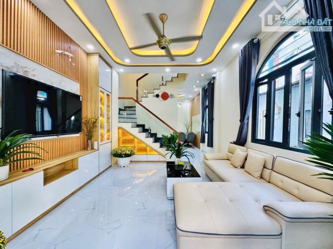 Bán Nhà Gò Vấp - Hẻm Xe Hơi - Nhà Đẹp 3 Tầng - Vào Ở Ngay - Full Nội Thất - Chỉ 7.x Tỷ