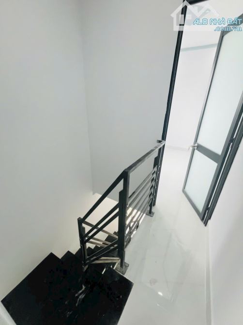 Chủ gửi bán nhà diện tích 18m giá 699triêu khu vực giáp hồ chí minh