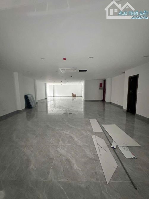 Tòa văn phòng mặt phố Xã Đàn, Đống Đa, 201m2*9 Tầng, Mặt Tiền 5.3m, xây mới 100%