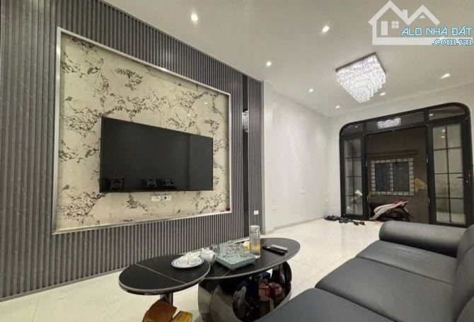 Nhà Đẹp Lạc Long Quân - 72M - Sổ Đỏ Đẹp - Full Nội Thất - Nhỉnh 11 Tỷ
